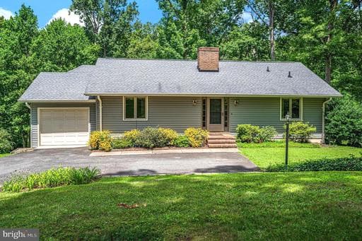 8 Ridgemore Cir, Fredericksburg, VA 22405-1935, United States