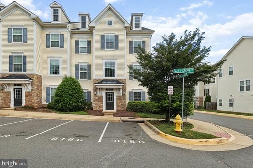 8186 Falls Grove Dr, Manassas, VA 20111-1793, United States