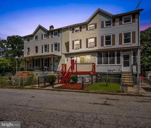 806 DARBY STREET