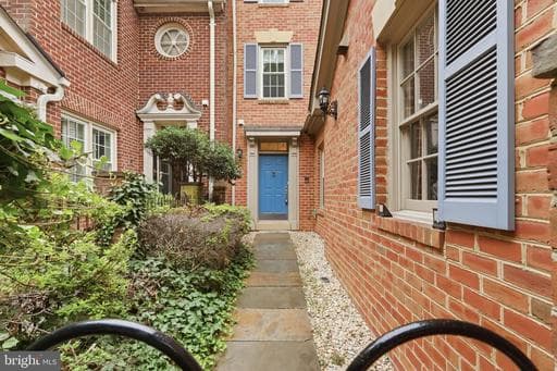 4006 HIGHWOOD COURT
