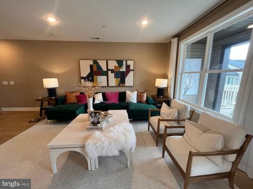 4921 Longmire Way, Chantilly, VA 20151-2543, United States