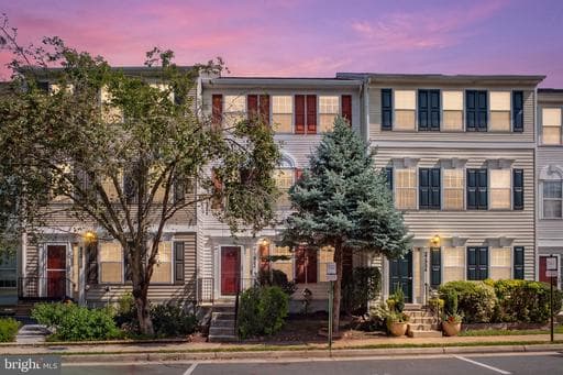 22952 Fleet Ter, Sterling, VA 20166-9487, United States