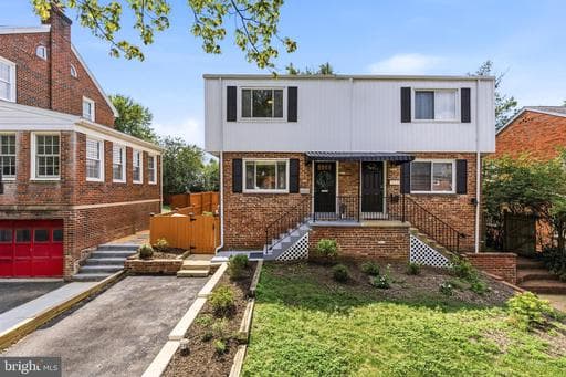 11 E MYRTLE STREET 1/2