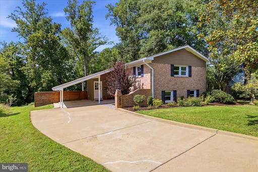 2621 Childs Ln, Alexandria, VA 22308-2128, United States