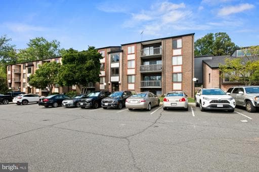 9728 Kingsbridge Dr, Fairfax, VA 22031-1628, United States