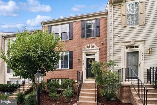 7438 Gadsby Sq, Alexandria, VA 22315-5291, United States