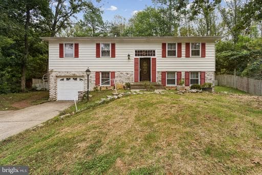 12011 Skipjack Ct, Woodbridge, VA 22192-2221, United States