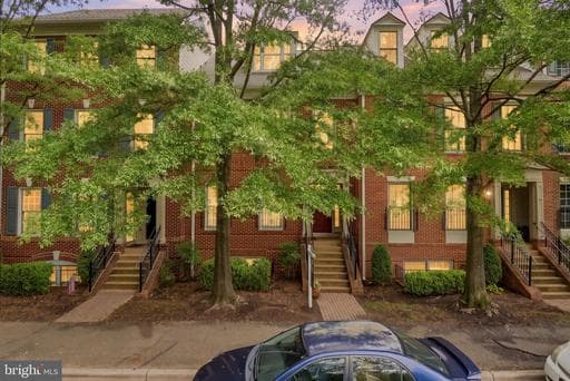 707 Massey Ln, Alexandria, VA 22314-1268, United States
