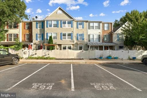 594 Hollyberry Way, Frederick, MD 21703-6223, United States