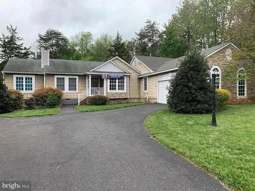 109 Fairfax Ln, Locust Grove, VA 22508-5152, United States