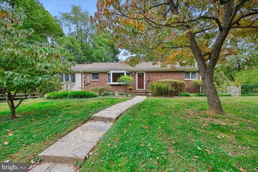 10525 Kinloch Rd, Silver Spring, MD 20903-1223, United States