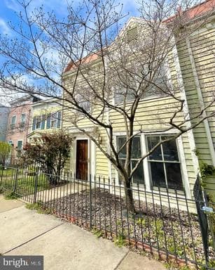 220 N PAYNE STREET - Photo 1