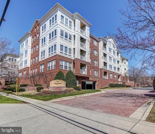 801 S GREENBRIER STREET 103