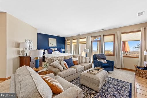 905 DIAMOND HILL - Photo 1