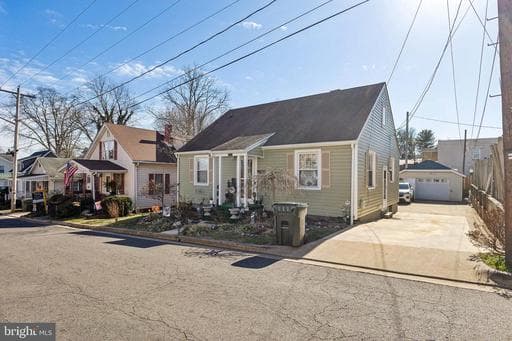 115 E STEVENS STREET - Photo 1