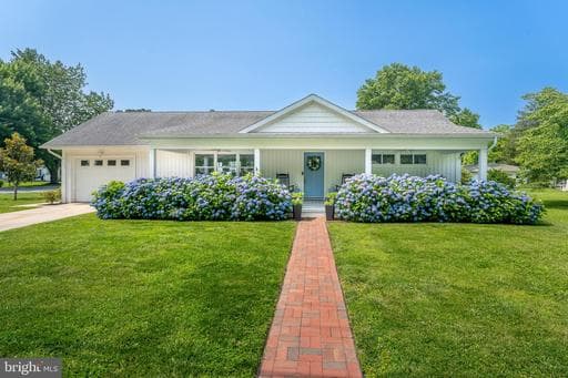 201 BUCKINGHAM ROAD - Photo 1