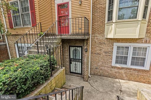 10 KETTLE COURT 7-6F - Photo 1