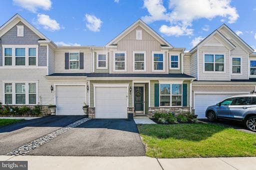 3703 Havertill Ln, Woodbridge, VA 22193-2063, United States - Photo 1