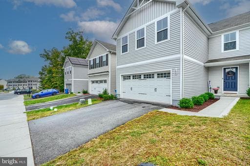 104 MAGNOLIA DRIVE - Photo 1