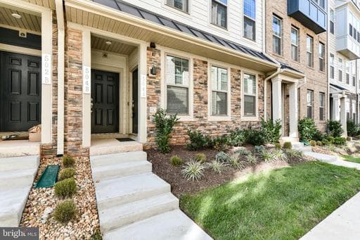 504 Tassita Ln, Manassas Park, VA 20111-2685, United States - Photo 1