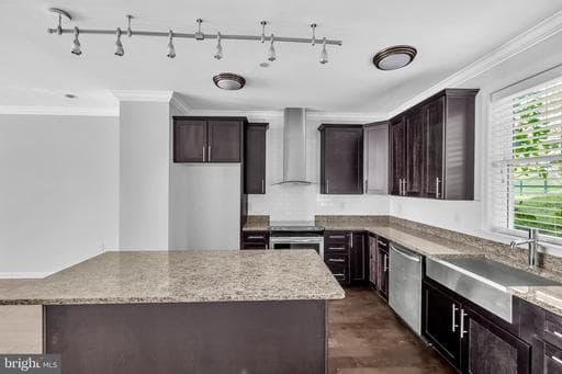 437 Woodcrest Dr SE, Washington, DC 20032-5484, United States - Photo 1