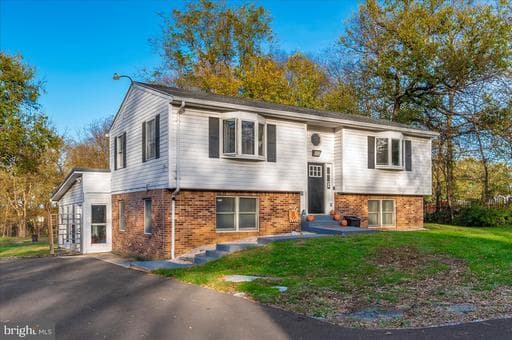 20504 JEFFERSON BOULEVARD - Photo 1