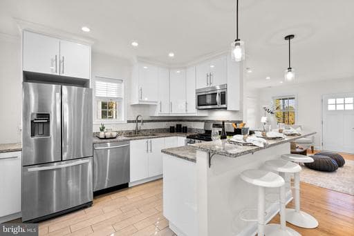 1201 QUEEN STREET - Photo 1