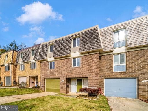 10513 CAMBRIDGE COURT - Photo 1