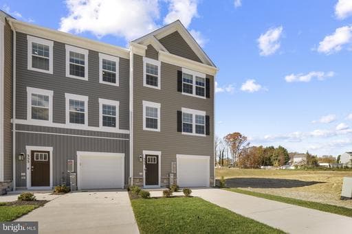 405 HALYARD COURT - Photo 1