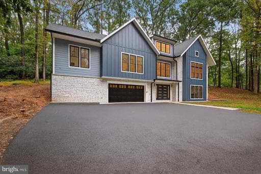 11600 Blue Ridge Ln, Great Falls, VA 22066-1004, United States - Photo 1