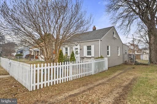 310 TOWNSEND AVENUE - Photo 1
