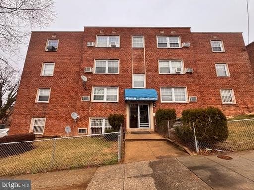 44 49TH ST SE #302,WASHINGTON,DC,20019,WASHINGTON