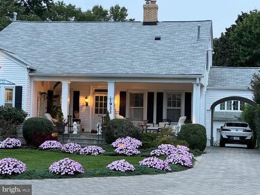 1922 S Arlington Ridge Rd, Arlington, VA 22202-1631, United States - Photo 1
