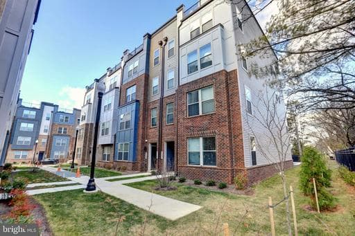 2135 Glacier Rd, Herndon, VA 20170, United States - Photo 1
