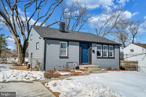 504 SANDY PLACE - Photo 1