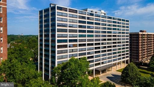 4000 N CHARLES STREET 404 - Photo 1