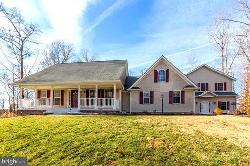 219 OAKWOOD DRIVE - Photo 1