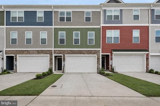 7826 WOLF RUN LANE - Photo 1