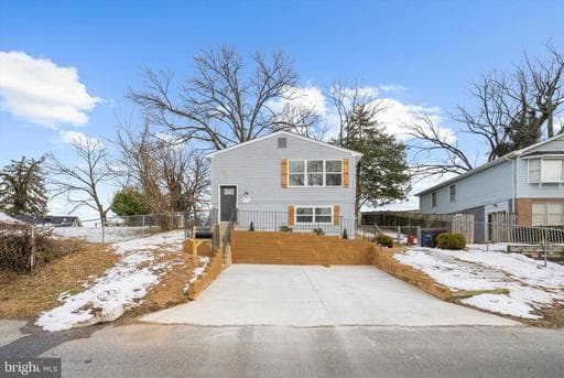 604 ELFIN AVENUE - Photo 1