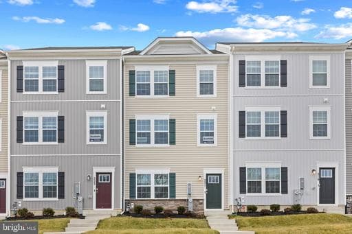364 HACKLEY DRIVE - Photo 1