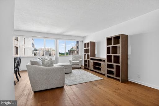 5500 FRIENDSHIP BOULEVARD 2227N - Photo 1
