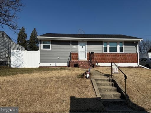 322 CHEDDINGTON RD - Photo 1