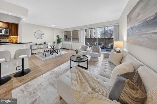 5500 FRIENDSHIP BOULEVARD 827N - Photo 1