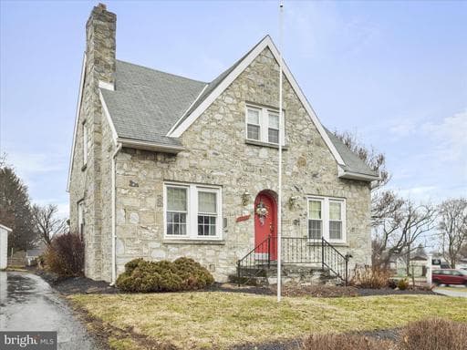 1304 SALEM AVENUE - Photo 1