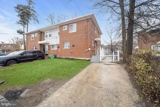 3914 ESSEX COURT - Photo 1