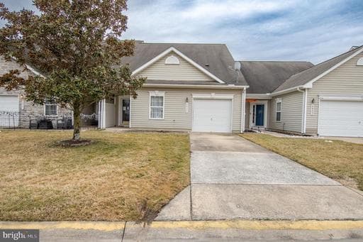8935 EXECUTIVE CLUB DRIVE - Photo 1