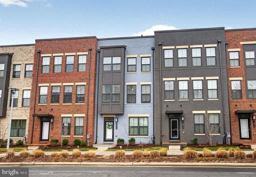 13010 HATTONTOWN SQUARE
