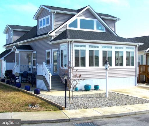 518 HARBOUR DRIVE - Photo 1