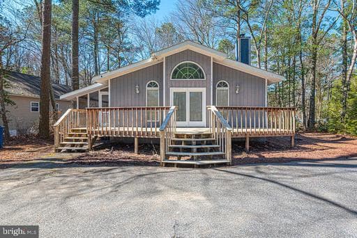 139 CAMELOT CIRCLE - Photo 1