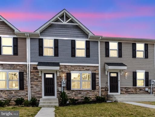 307 WILLIAMS STREET - Photo 1